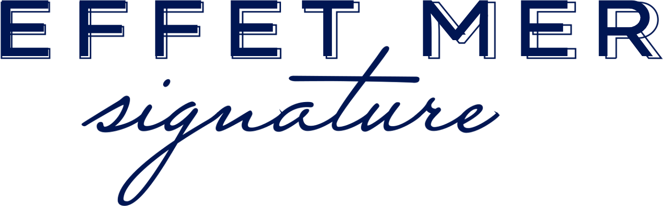 Effet Mer Signature — Le logotype sur blanc cassé