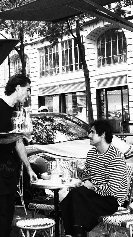 Service en terrasse au Progrès
